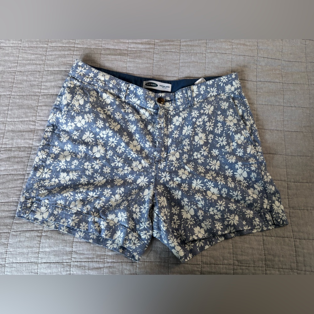 Old Navy Blue and White Bermuda Shorts Floral